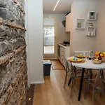 Black Stones Li Cuti Apartman