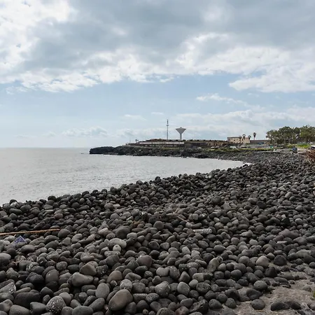 Apartment Black Stones Li Cuti *