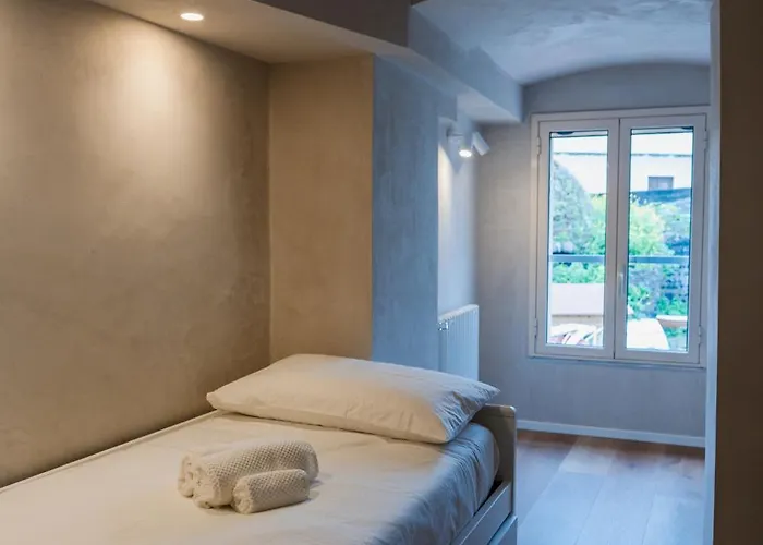 Apartment Black Stones Li Cuti