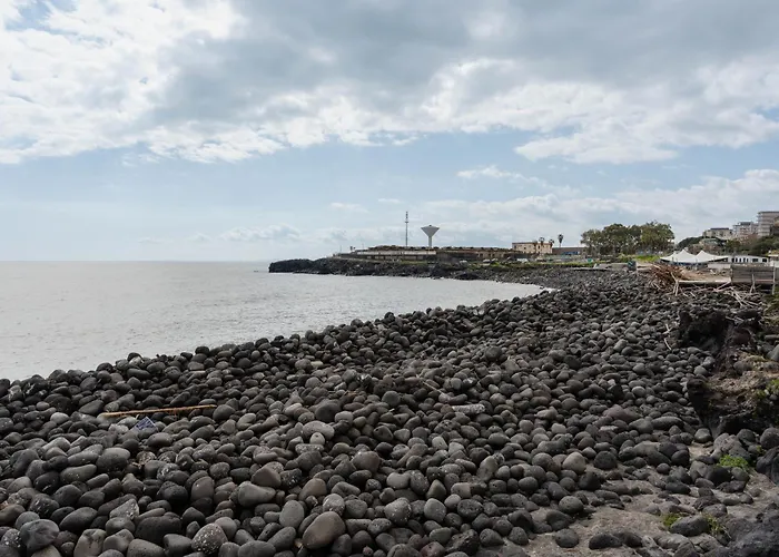 Apartment Black Stones Li Cuti *