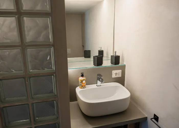 Apartment Black Stones Li Cuti