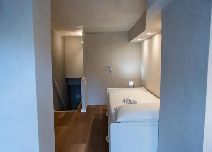 Black Stones Li Cuti Apartment